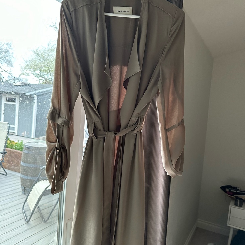 ARITZIA Babaton Quincey Flowy Trench Coat in Modern Taupe
